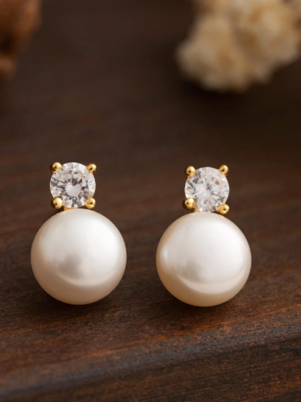 BRAND NEW, NEVER WORN pearl and crystal earings